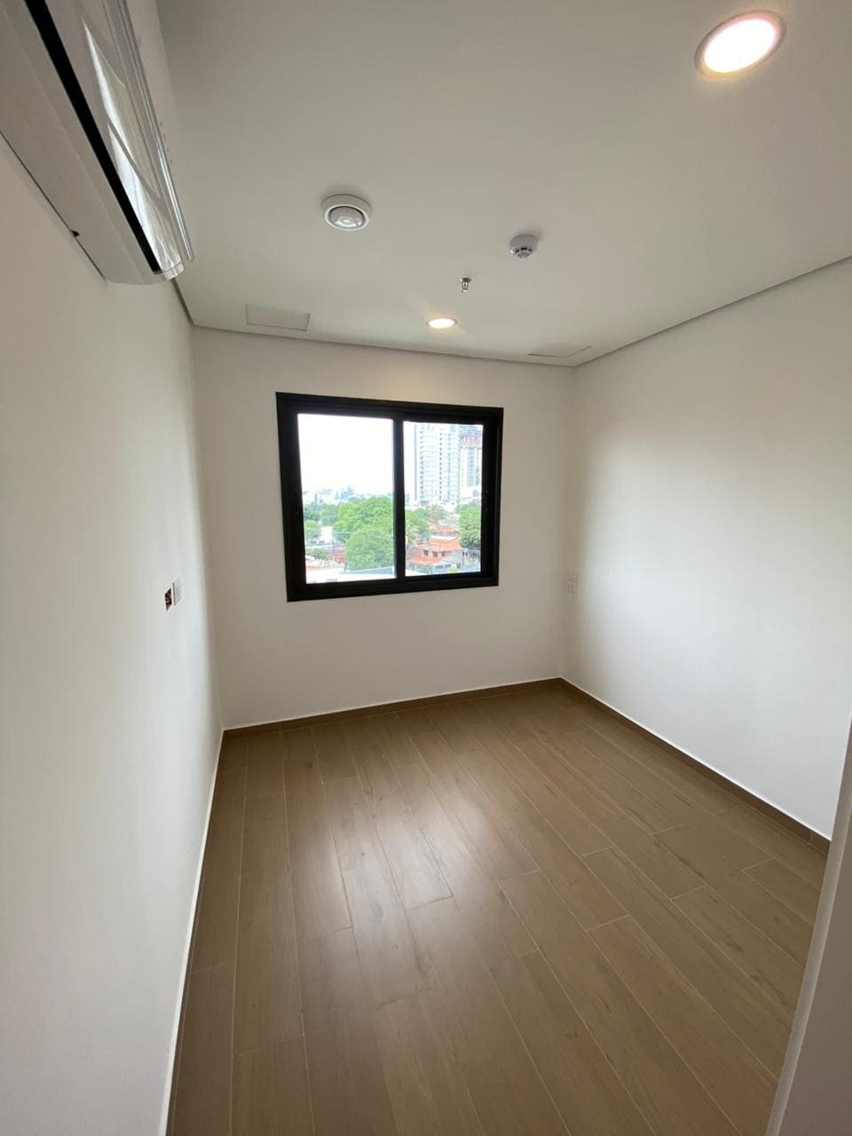 WhatsApp Image 2025-10-13 at 11.47.18 (2) Alquilo departamento de 2 habitaciones – Zona Shopping del Sol