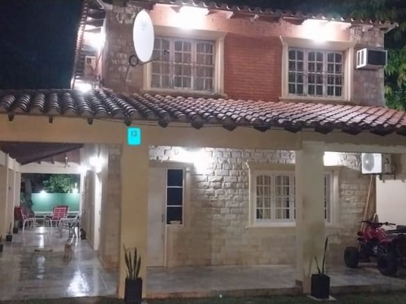 Se vende Casa de 2 plantas -con vista al Lago Artificial Urbanización Puerta del Lago. Precio 850.000.000
