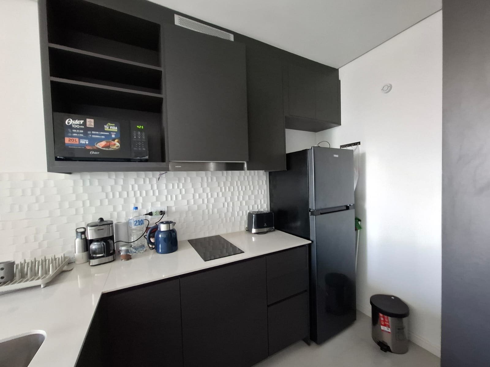COCINA DEPARTAMENTO AMUEBLADO A ESTRENAR HOME PALACE TOWER COCHERA Y BAULERA