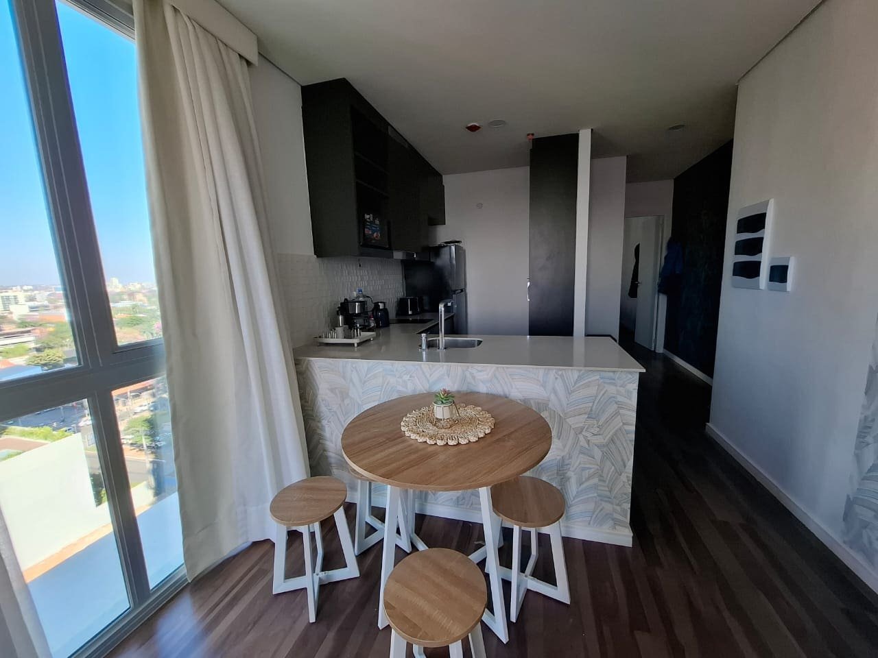 COMEDOR DEPARTAMENTO AMUEBLADO A ESTRENAR HOME PALACE TOWER COCHERA Y BAULERA