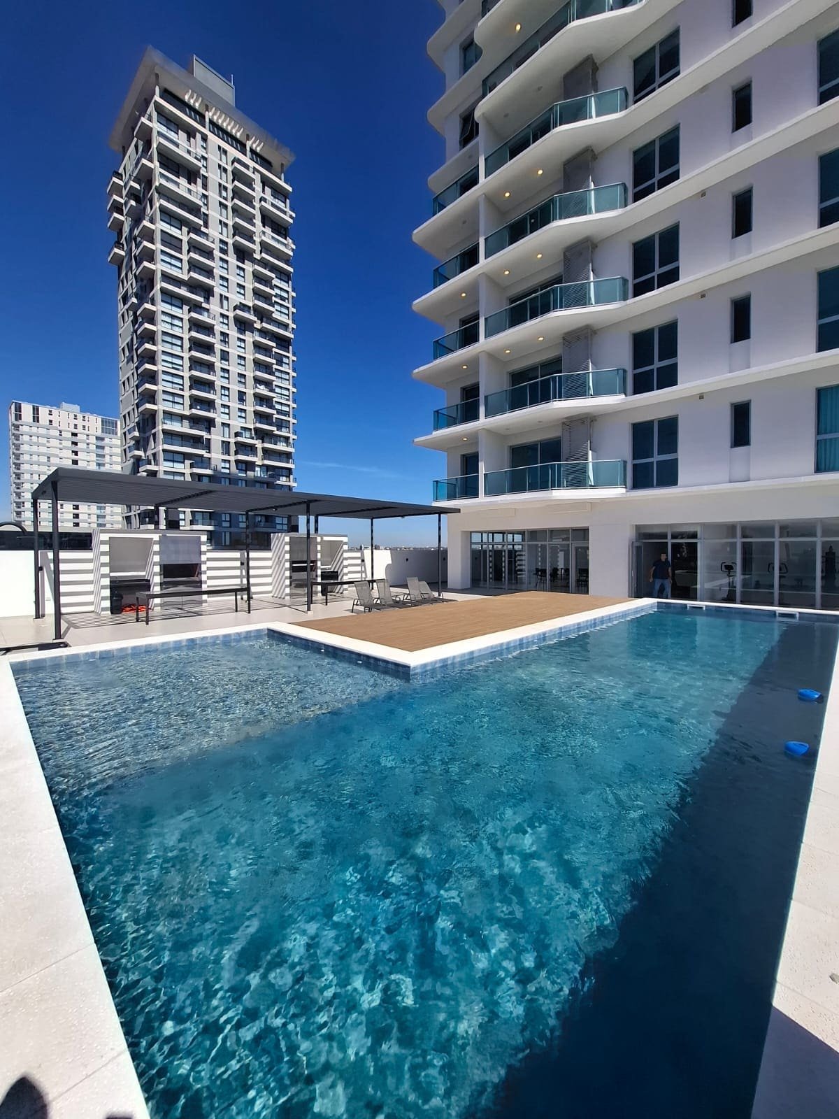 PISCINA FULL TIME DEPARTAMENTO AMUEBLADO A ESTRENAR HOME PALACE TOWER COCHERA Y BAULERA
