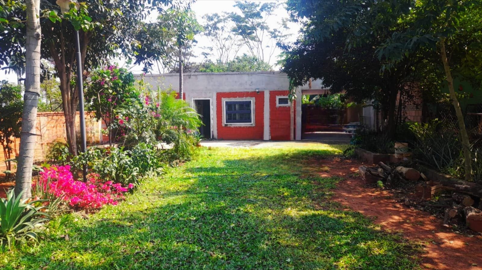 CASA EN VENTA – A 5 MINUTOS DEL CENTRO DE YPANE