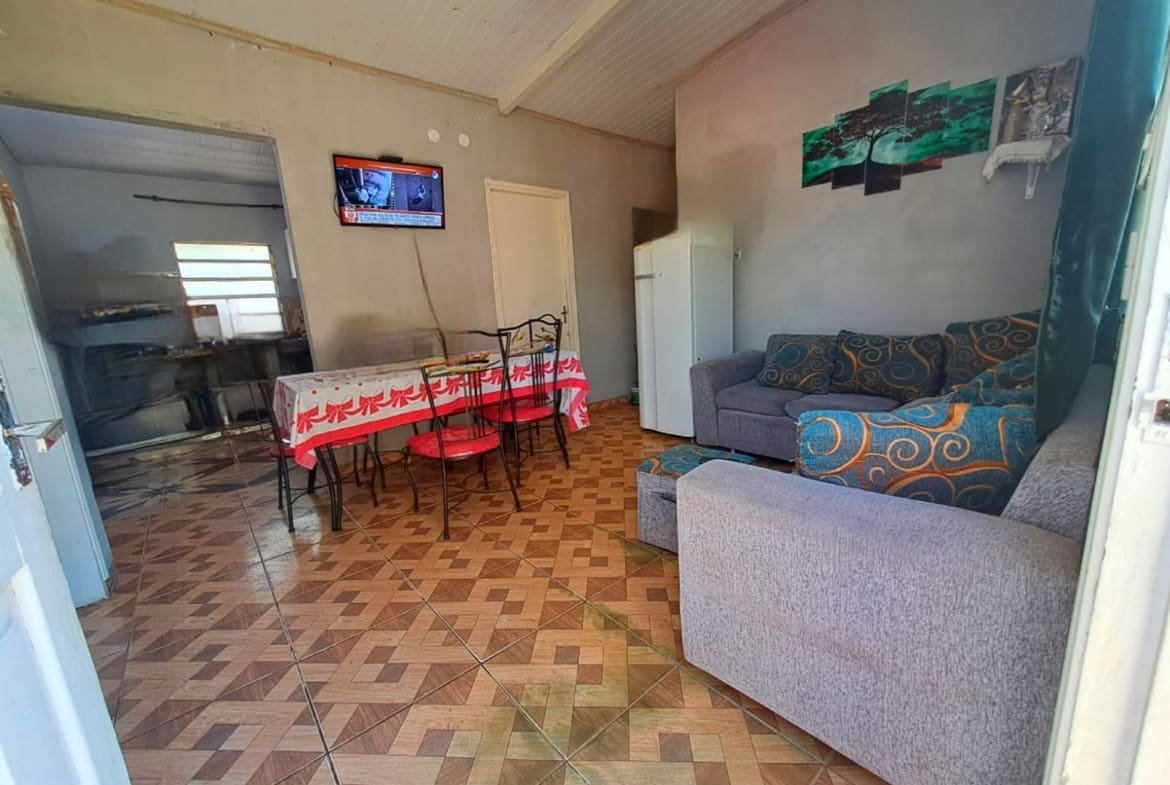 CASA EN VENTA – A 5 MINUTOS DEL CENTRO DE YPANE