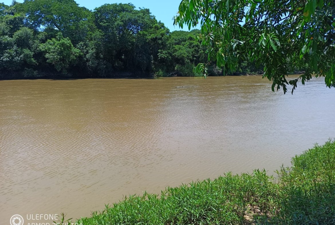 38 ha Con río, ideal ganadería, turismo o loteamiento – Tebicuarí