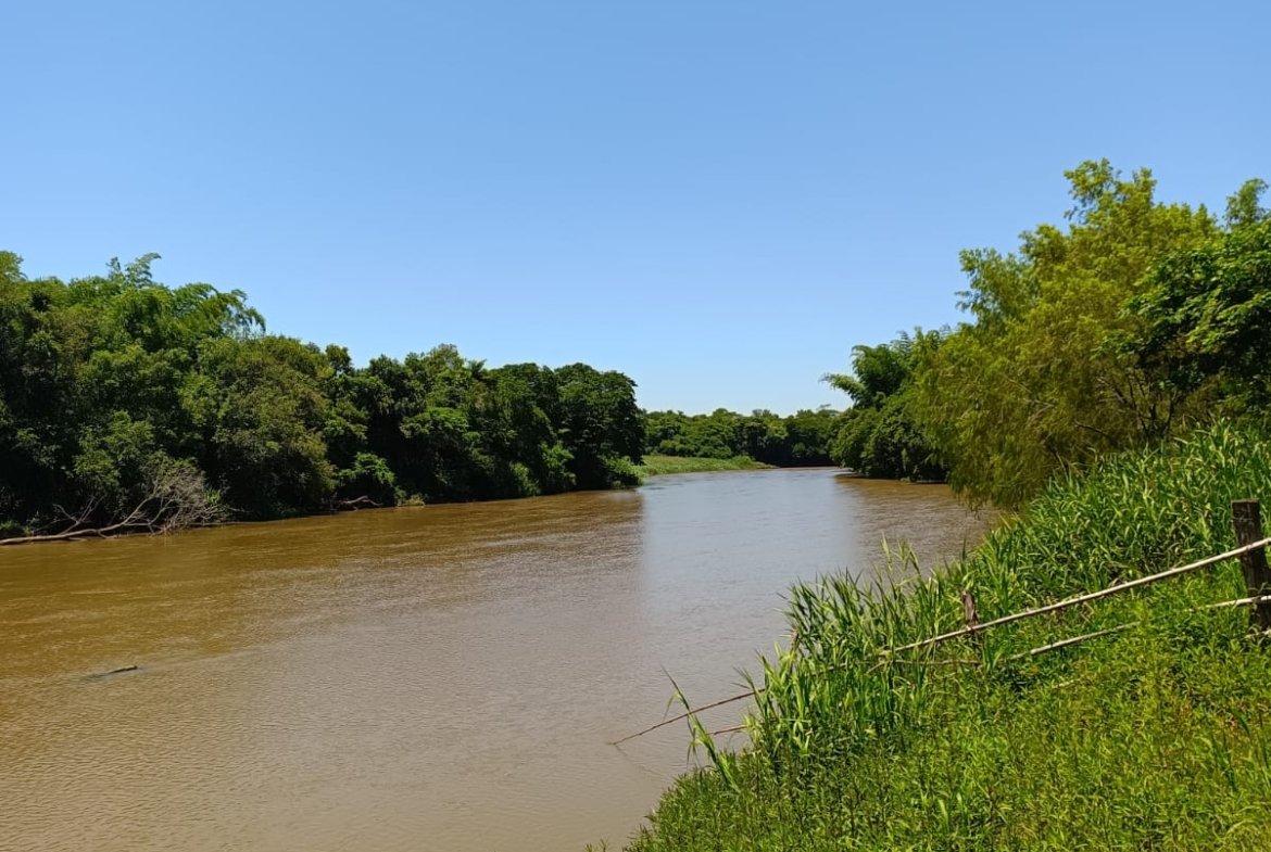 38 ha Con río, ideal ganadería, turismo o loteamiento – Tebicuarí