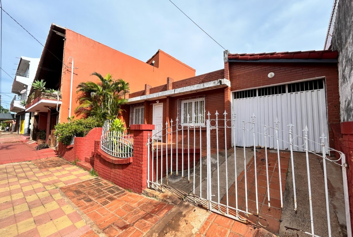 Casa en VENTA ubicada en el Barrio San Roque.