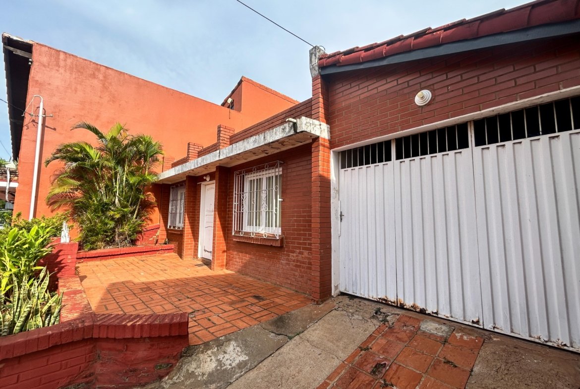 Casa en VENTA ubicada en el Barrio San Roque.