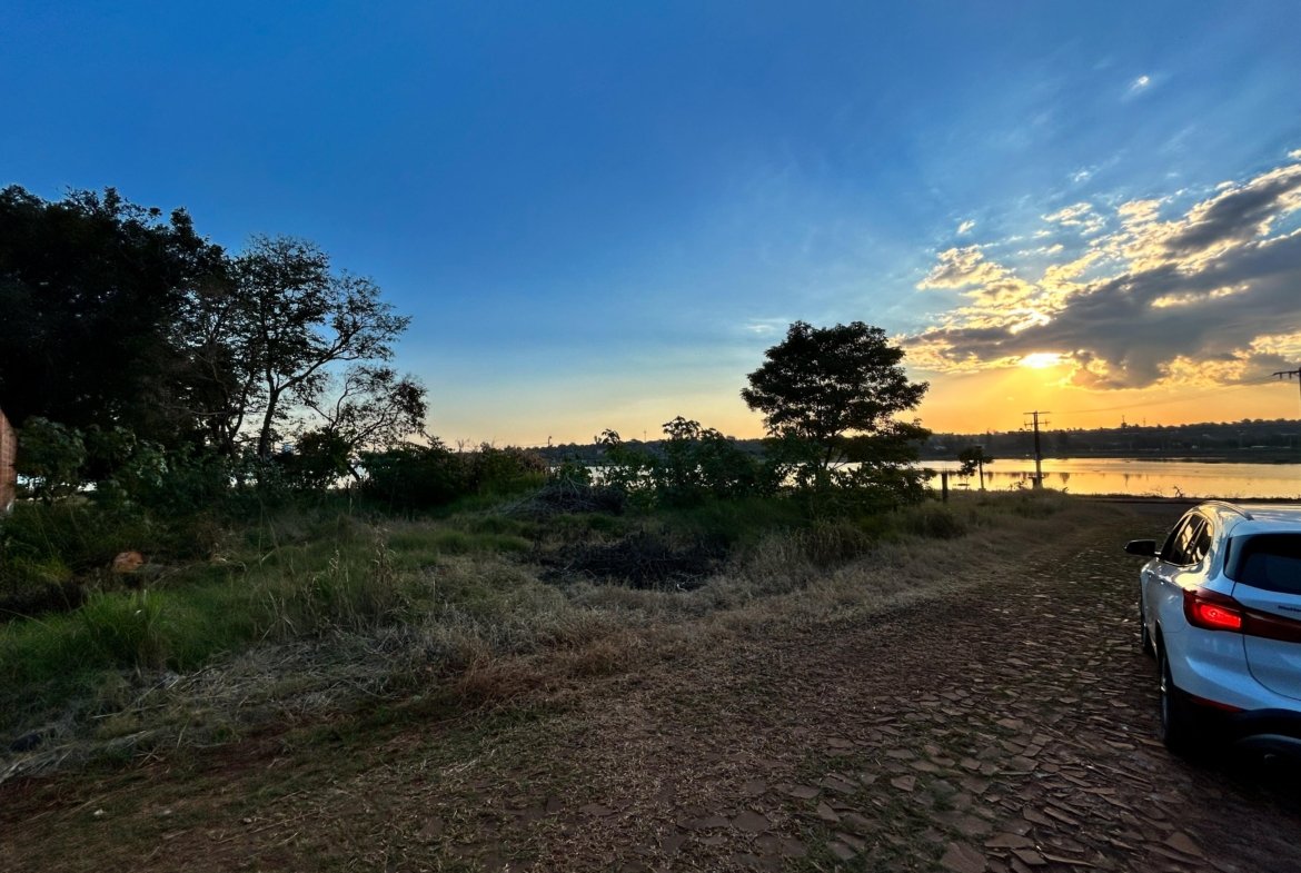 Terreno situado a metros de la Costanera en el Barrio Santa Maria