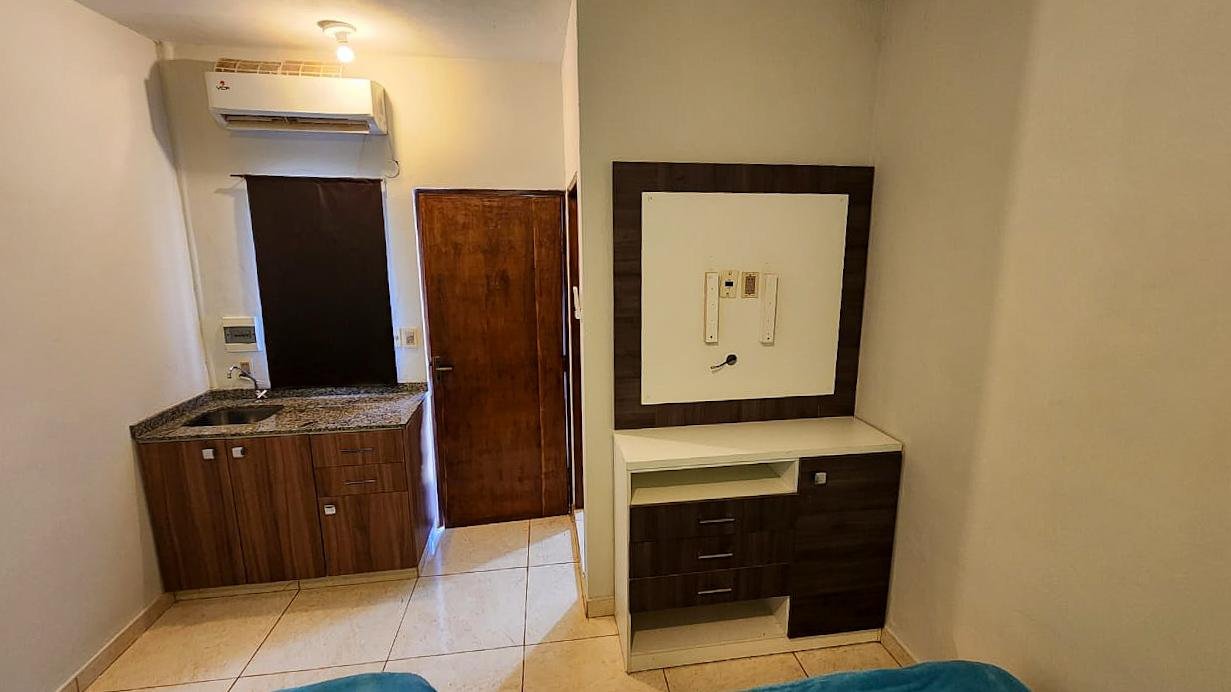 WhatsApp Image 2025-12-29 at 2.55.05 PM (2) Hostal en pleno funcionamiento ubicado en el Barrio San Pedro