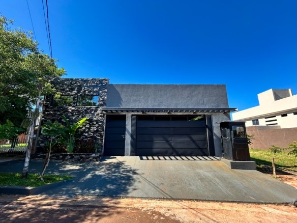 Residencia lujosa ubicada en el Barrio San Francisco de Cambyretá