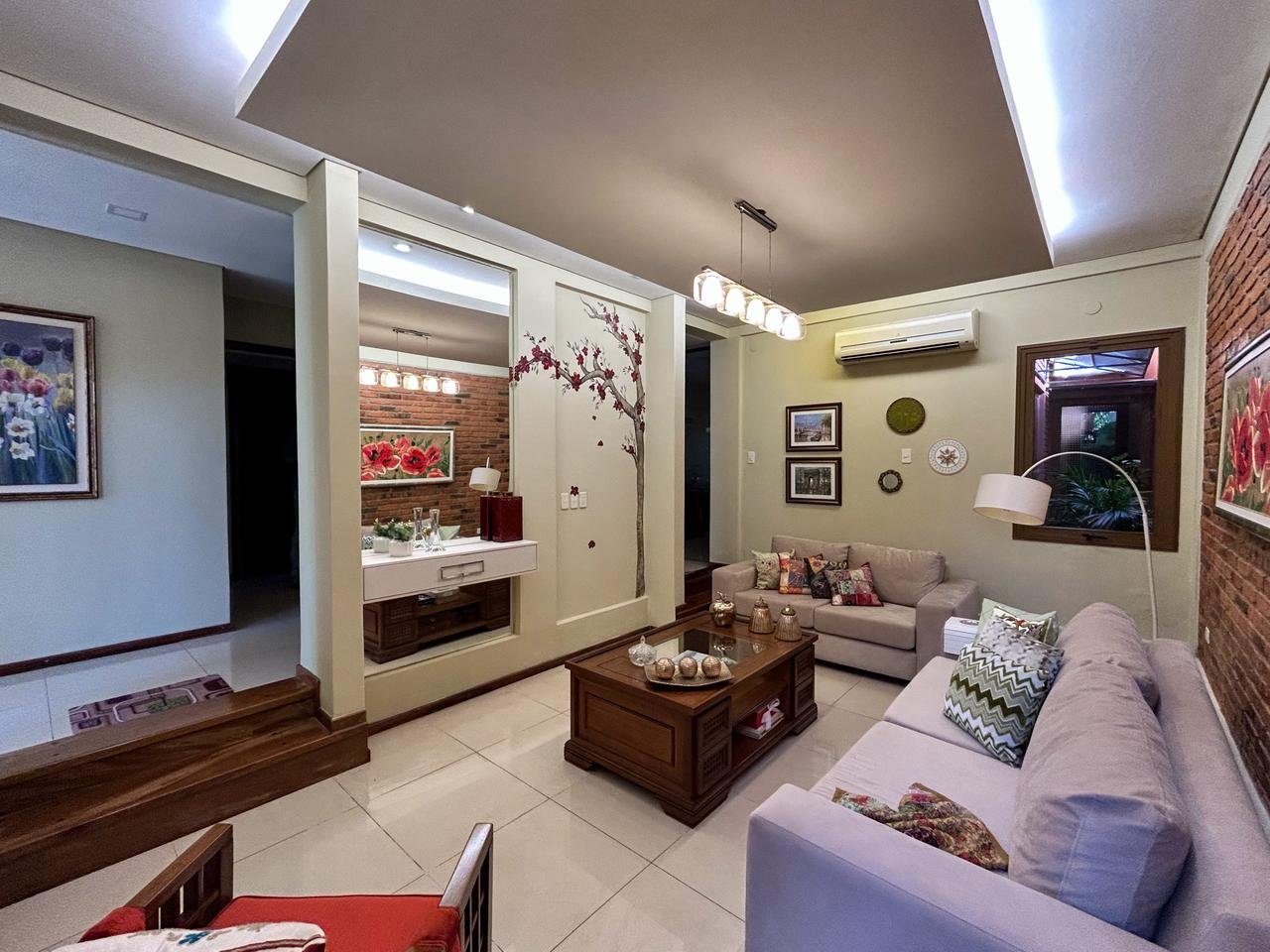 Amplia y exclusiva residencia ubicada en el Barrio Carmelitas.