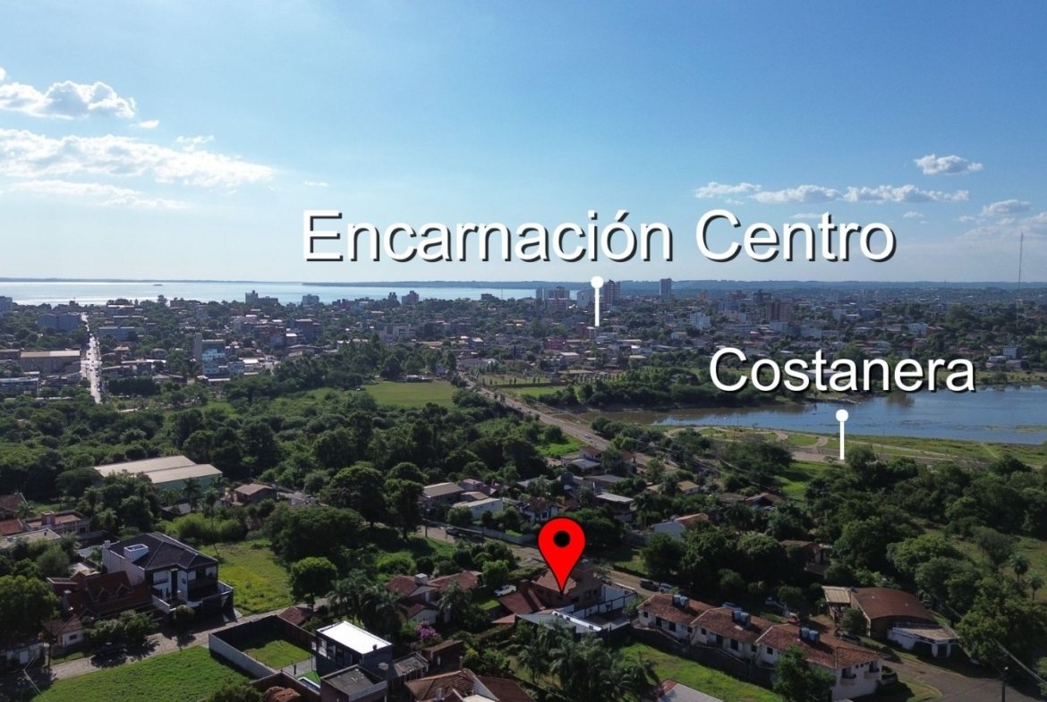 Amplia y exclusiva residencia ubicada en el Barrio Carmelitas.