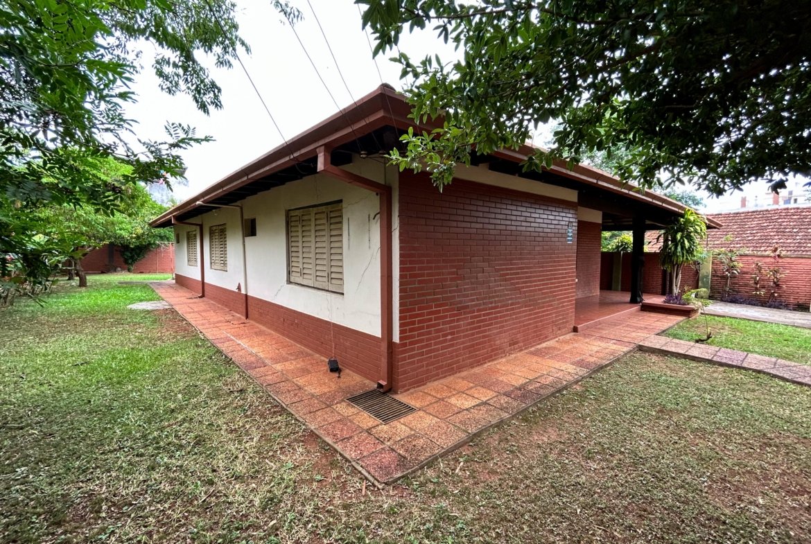 Casa ubicada sobre la Avenida Japón – Encarnación.