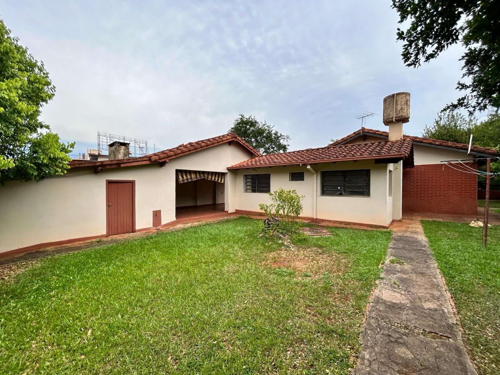 Casa ubicada sobre la Avenida Japón – Encarnación.