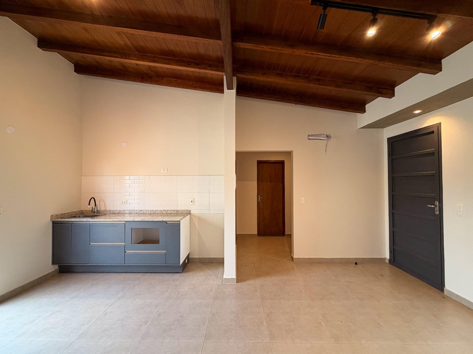 Dúplex N° 1 a estrenar ubicado en esquina en el distrito de Cambyretá