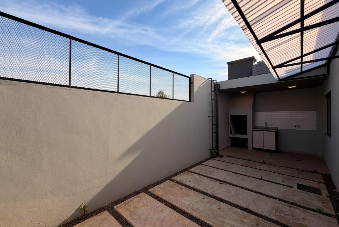 Dúplex N° 1 a estrenar ubicado en esquina en el distrito de Cambyretá