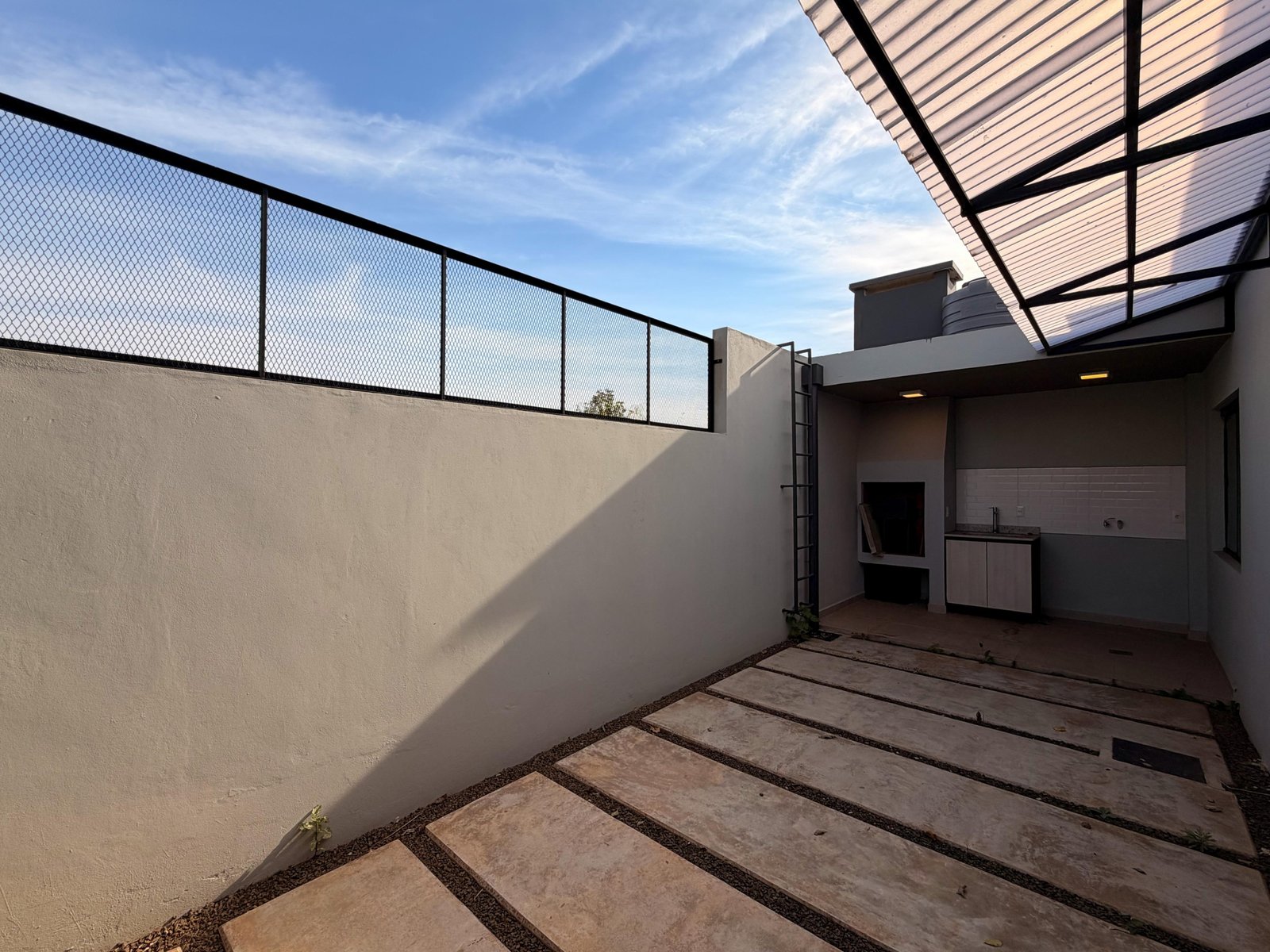 Dúplex N° 1 a estrenar ubicado en esquina en el distrito de Cambyretá