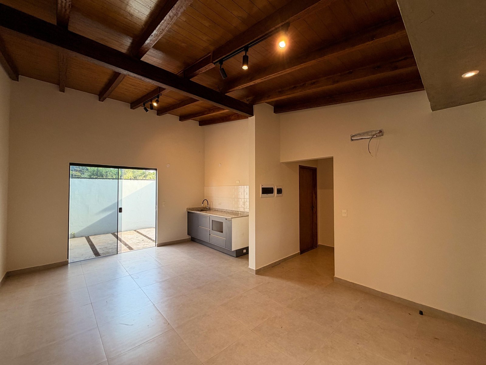 Dúplex N° 1 a estrenar ubicado en esquina en el distrito de Cambyretá