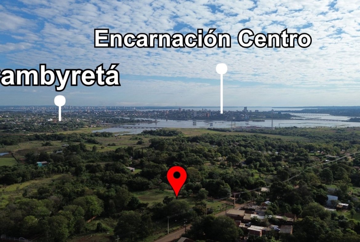 Amplia propiedad ubicada en esquina y sobre calle asfaltada