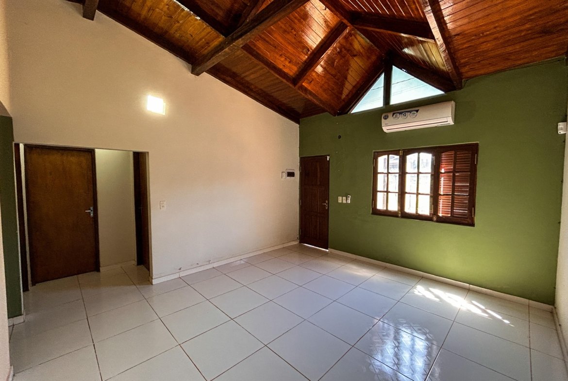Casa ubicada en el Barrio Jardín – Cambyretá.