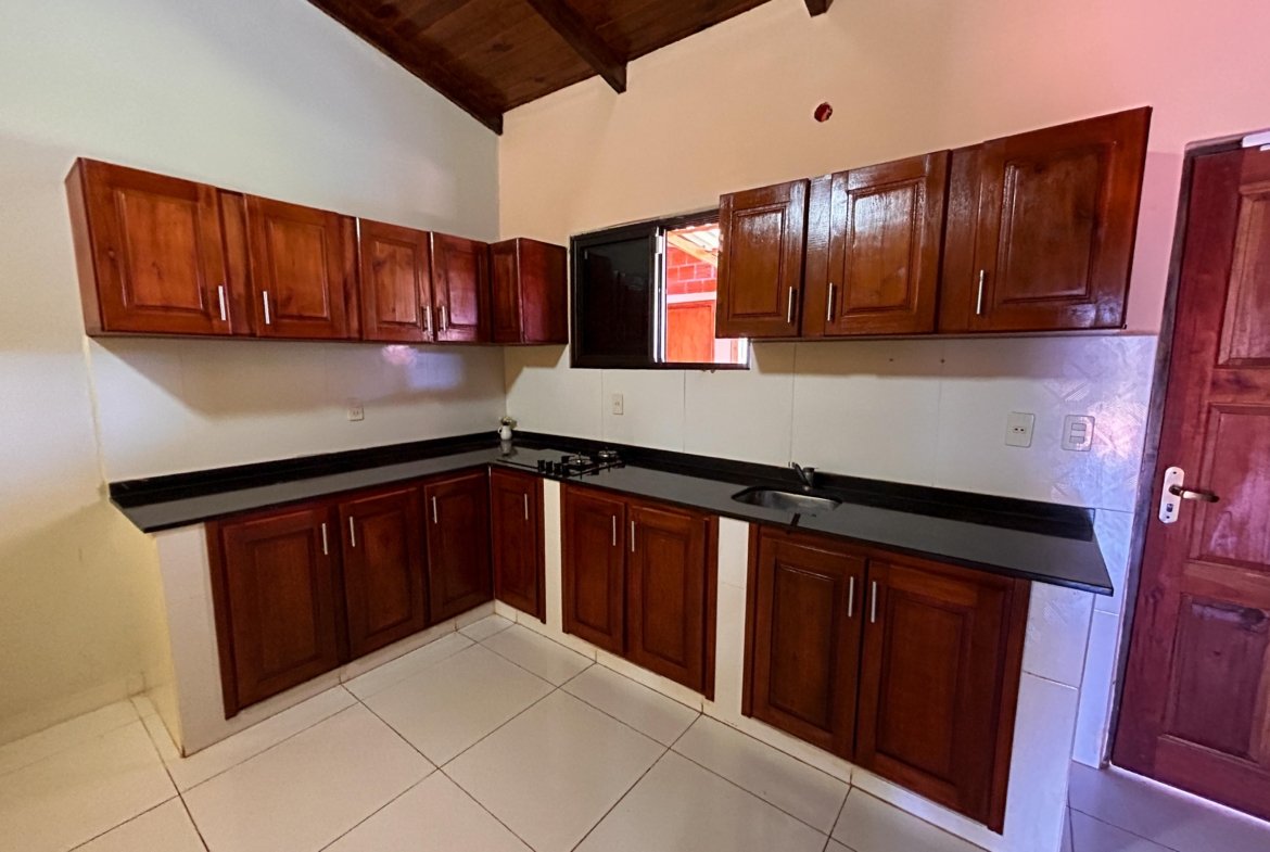 Casa ubicada en el Barrio Jardín – Cambyretá.
