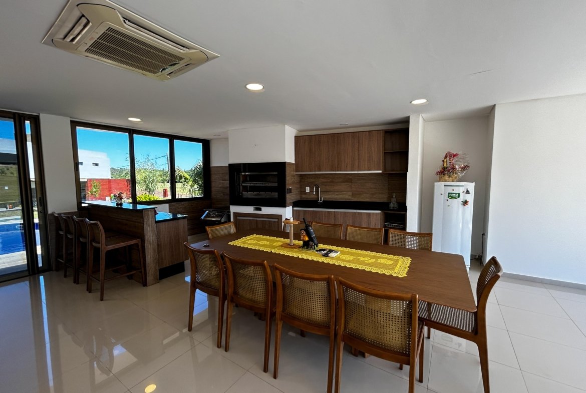 Amplia residencia ubicada en el exclusivo Condominio La Trinidad