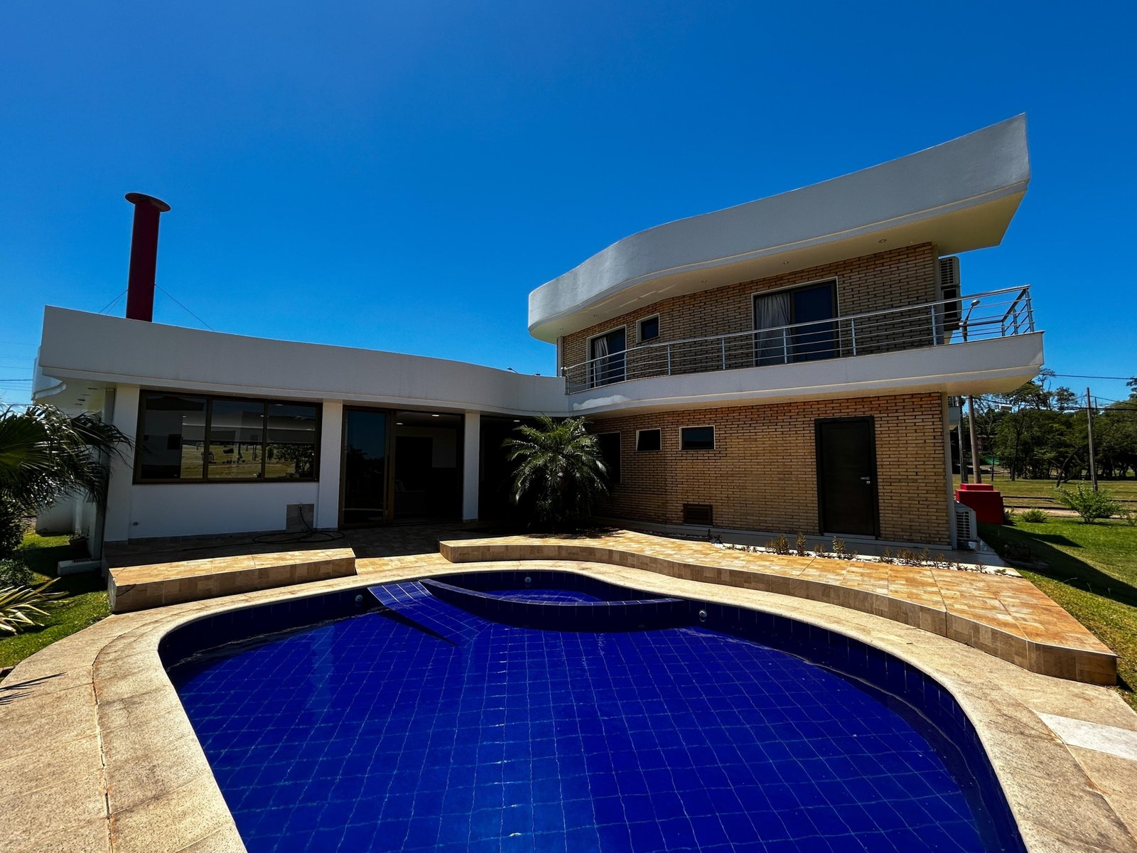 Amplia residencia ubicada en el exclusivo Condominio La Trinidad