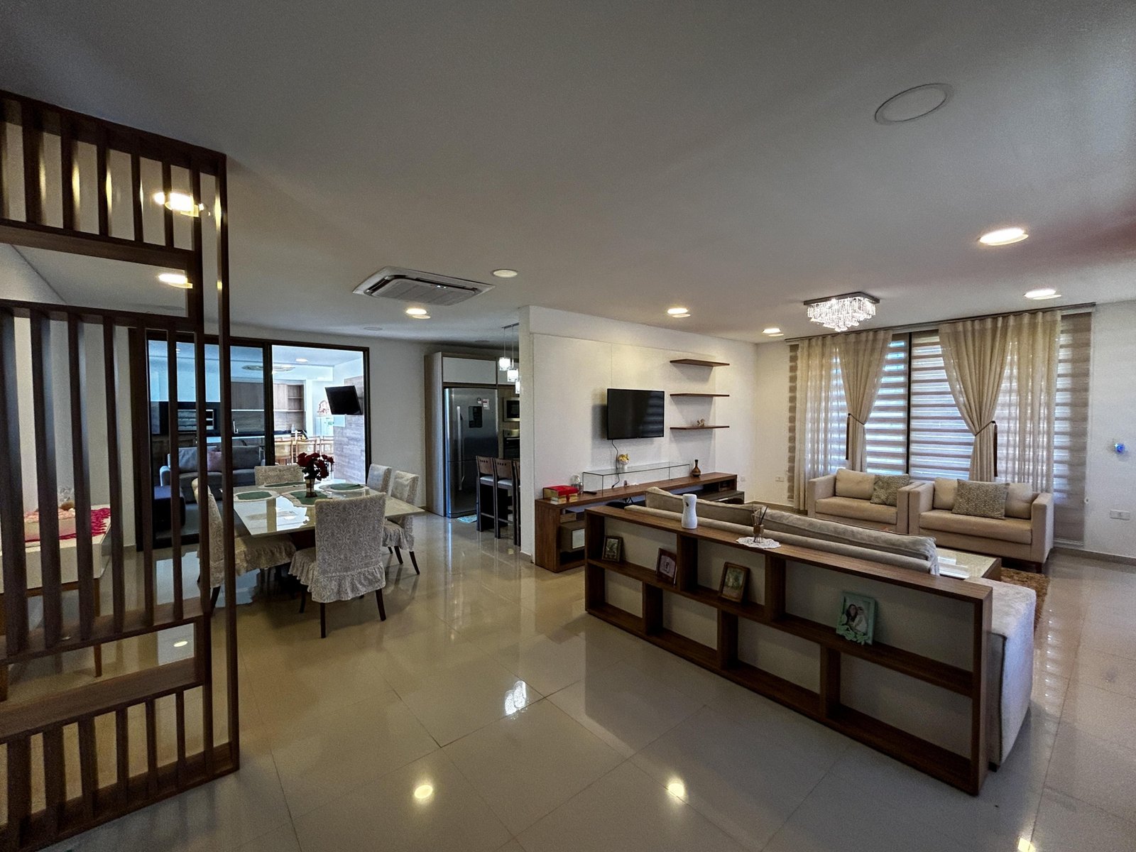 Amplia residencia ubicada en el exclusivo Condominio La Trinidad