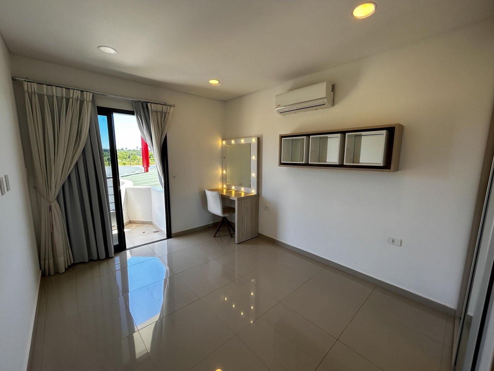 Amplia residencia ubicada en el exclusivo Condominio La Trinidad