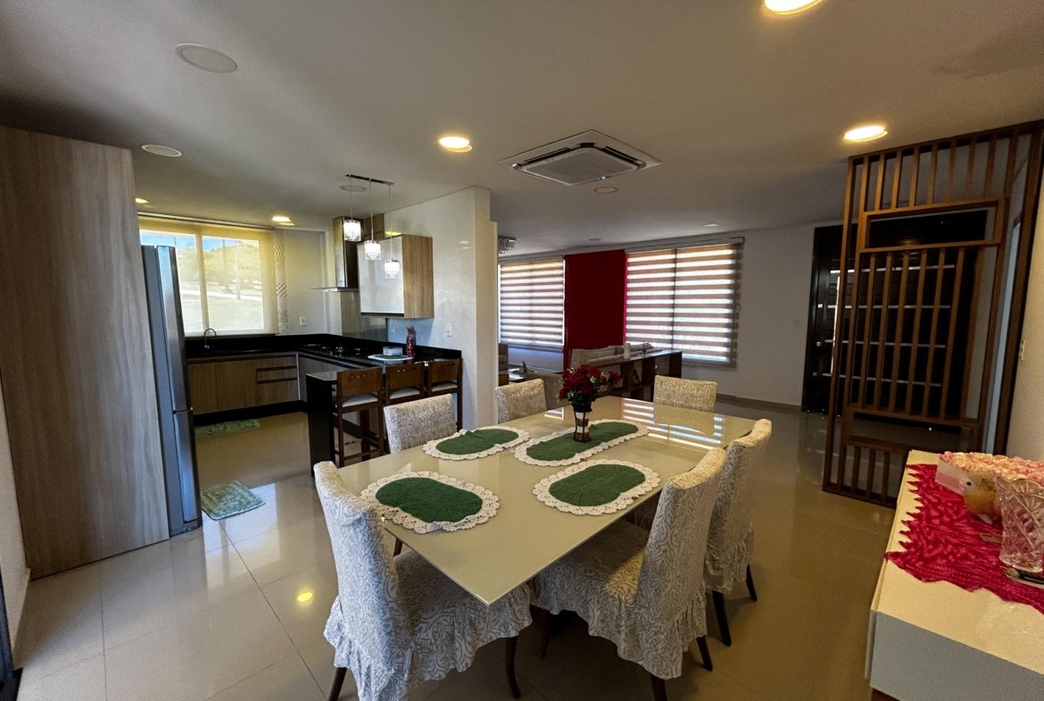Amplia residencia ubicada en el exclusivo Condominio La Trinidad