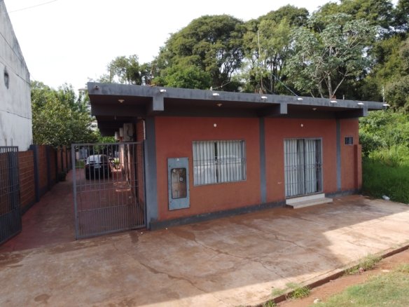 Casa con departamentos – Barrio Fátima, Encarnación