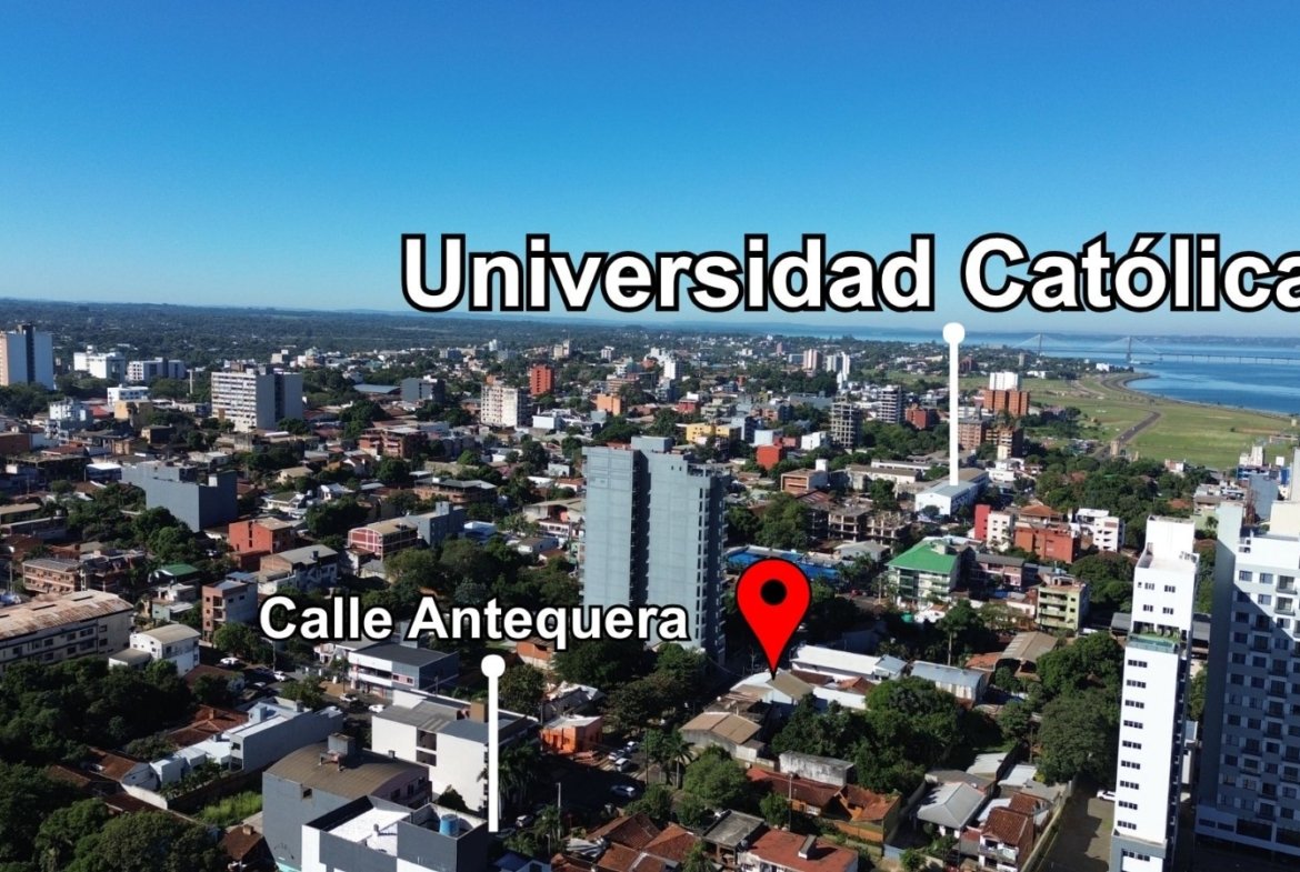 Vivienda con local comercial ubicada en la ciudad de Encarnación